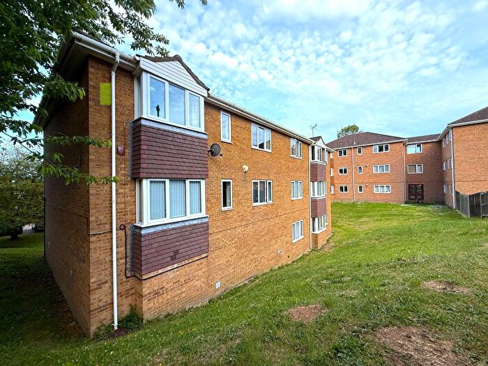 2 Bedroom Flat For Sale In Bond Road, Rainham, ME8