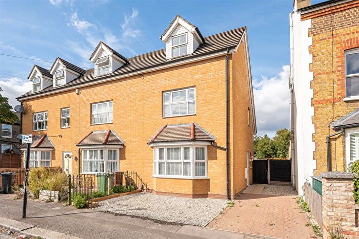 2 Bedroom Property For Sale In Thornhill Road, Leyton, E10