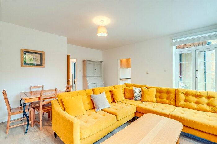 2 Bedroom Flat To Rent In Marlow House, Victoria Rise, London, SW4