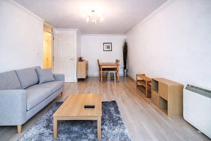2 Bedroom Flat To Rent In Westferry Road, London, E14