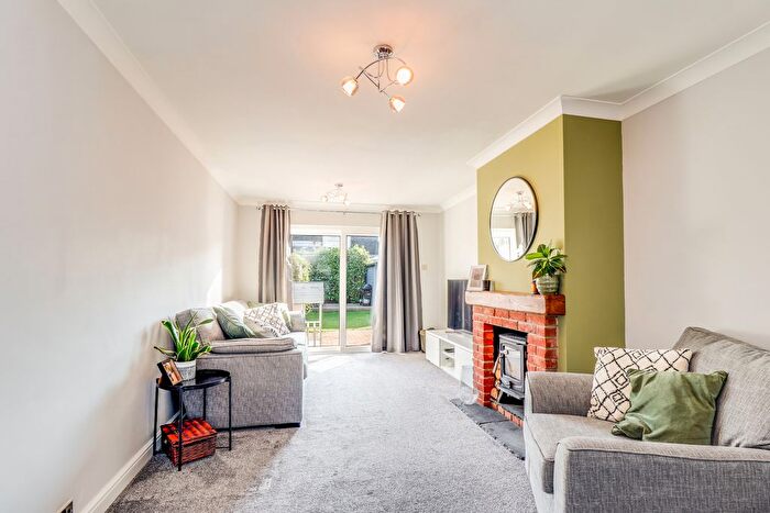 2 Bedroom Semi-Detached House For Sale In Danesfield, Benfleet, SS7
