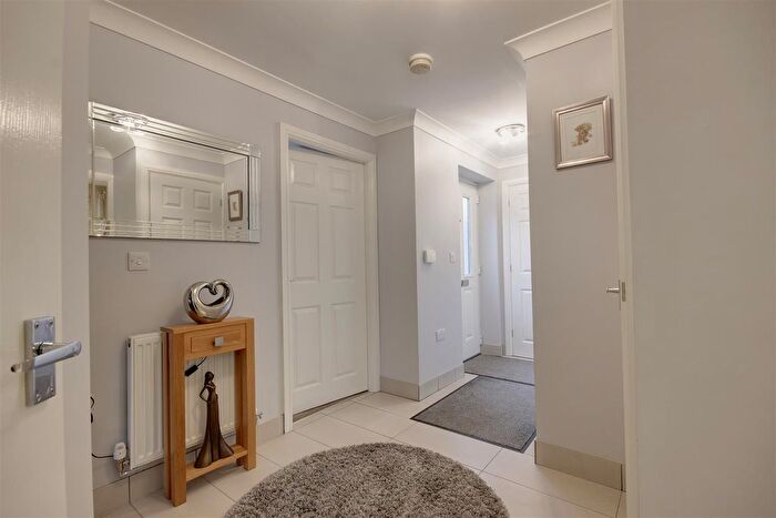 2 Bedroom Detached Bungalow For Sale In Trafalgar Close, Hessle, HU13