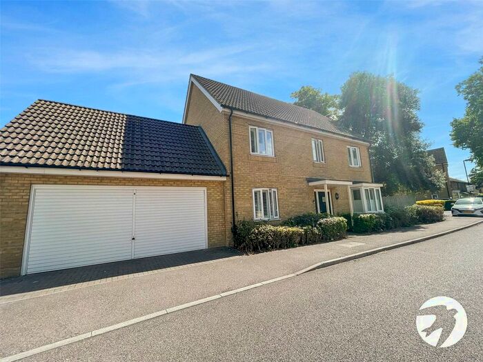 4 Bedroom Detached House To Rent In Martin Drive, Stone, Dartford, Kent, DA2