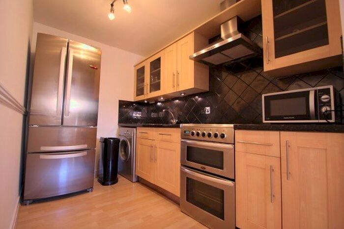1 Bedroom Flat To Rent In Ingram Street, Glasgow, G1