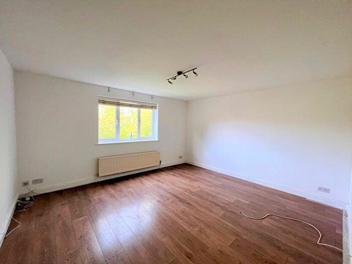 2 Bedroom Apartment To Rent In Leicester Road, Barnet, EN5
