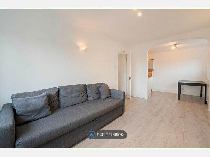 2 Bedroom Flat To Rent In Claremont House, Sutton, SM2