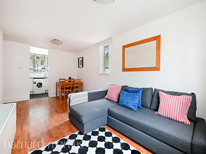 1 Bedroom Apartment To Rent In Ashley Crescent, London, SW11