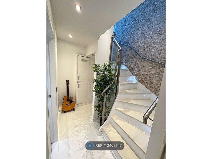 1 Bedroom Flat To Rent In Bruntsfield, Edinburgh, EH3