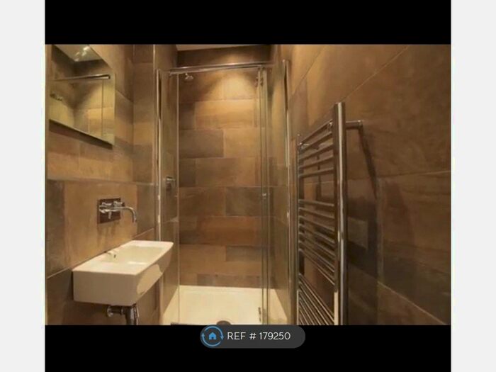 2 Bedroom Flat To Rent In Oxford Street, Edinburgh, EH8