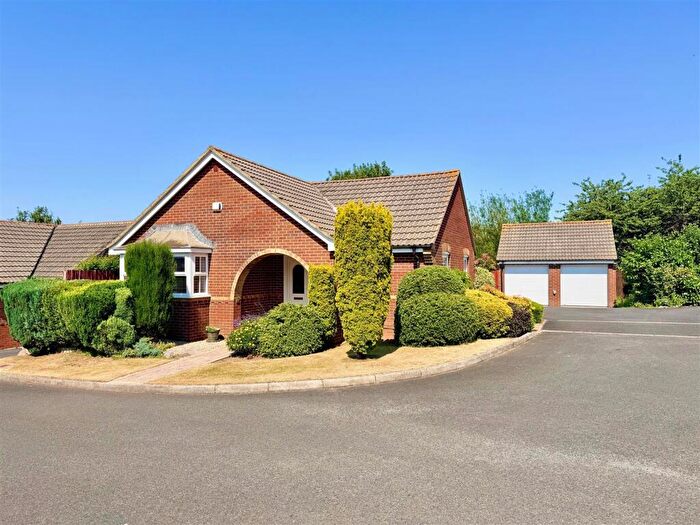 3 Bedroom Detached Bungalow For Sale In Candish Drive, Plymouth, PL9