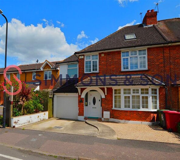 4 Bedroom Semi-Detached House To Rent In Kings Road, Slough, SL1