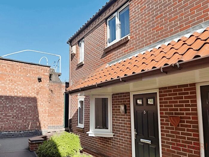 2 Bedroom Semi-Detached House To Rent In Savoy Court, Newark, NG24