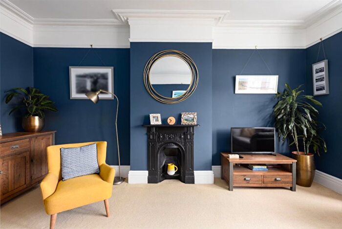 2 Bedroom Flat For Sale In Henleaze Road, Henleaze, BS9