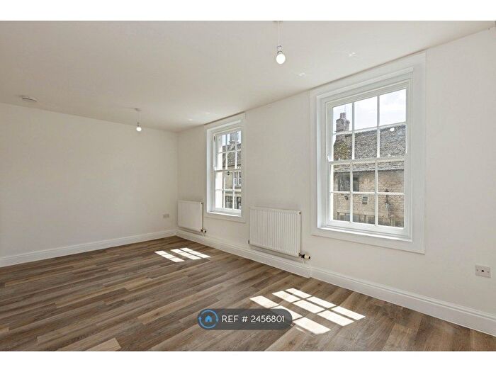 1 Bedroom Flat To Rent In High Street, Lechlade, GL7