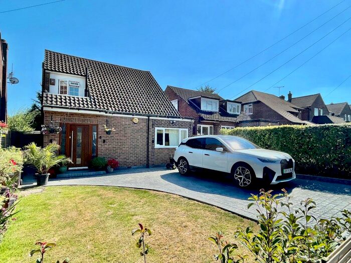 3 Bedroom Detached House To Rent In Norman Crescent, Pinner, Middlesex, HA5