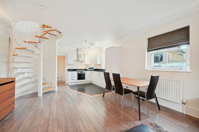 3 Bedroom Flat To Rent In New Oxford Street, London, WC1A