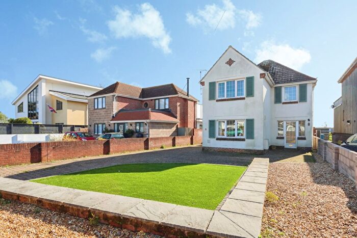 3 Bedroom Detached House For Sale In Lulworth Avenue, Poole, Dorset, BH15
