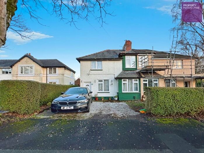 3 Bedroom Semi-Detached House For Sale In Broadwalk, Westhoughton, Bolton, BL5