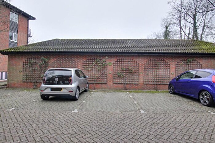1 Bedroom Apartment For Sale In Great Heathmead, Anscome House Great Heathmead, RH16
