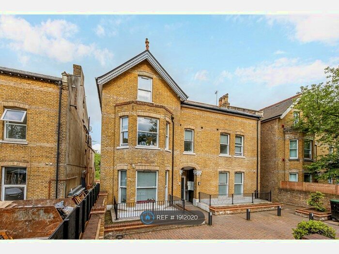 Studio To Rent In Hanger Lane, London, W5