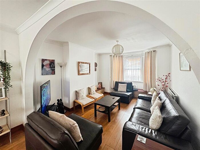 3 Bedroom House To Rent In Mark Street, Cardiff, CF11