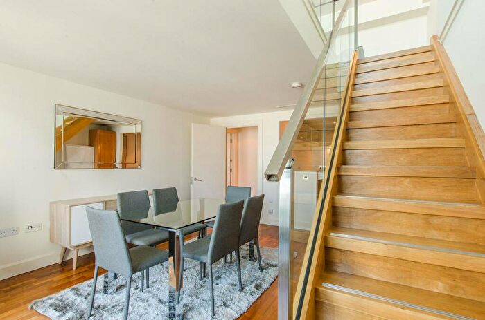 2 Bedroom Flat For Sale In Discovery Dock East, Canary Wharf, London, E14