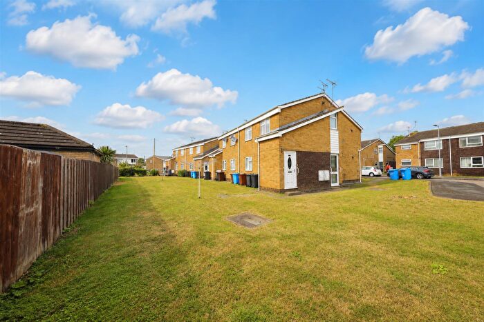 2 Bedroom Flat For Sale In Gullane Drive, Hull, HU6