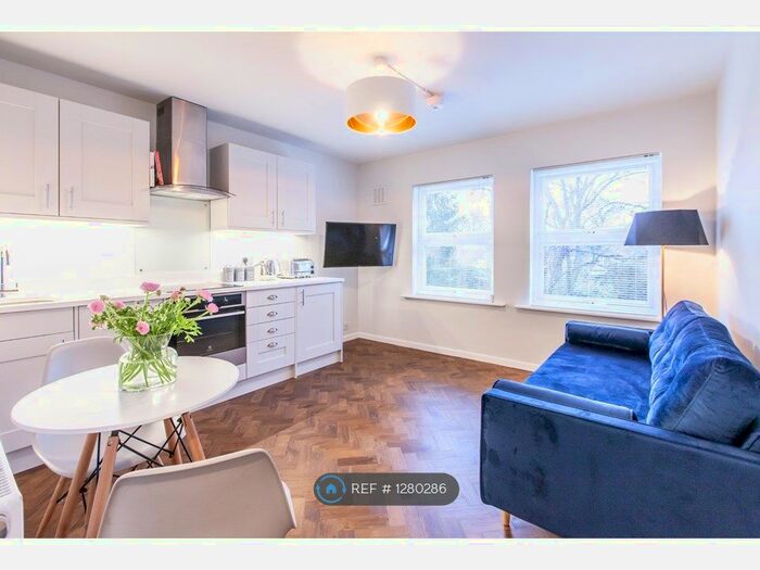 2 Bedroom Flat To Rent In Cheriton Court, London SE12