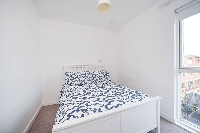 2 Bedroom Flat To Rent In Dalston Lane, Hackney, London, E8