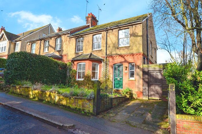 3 Bedroom Semi Detached House For Sale In Ox Lane, Harpenden, AL5