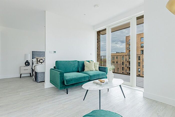 Studio To Rent In Clovelly Road, Hounslow, TW3