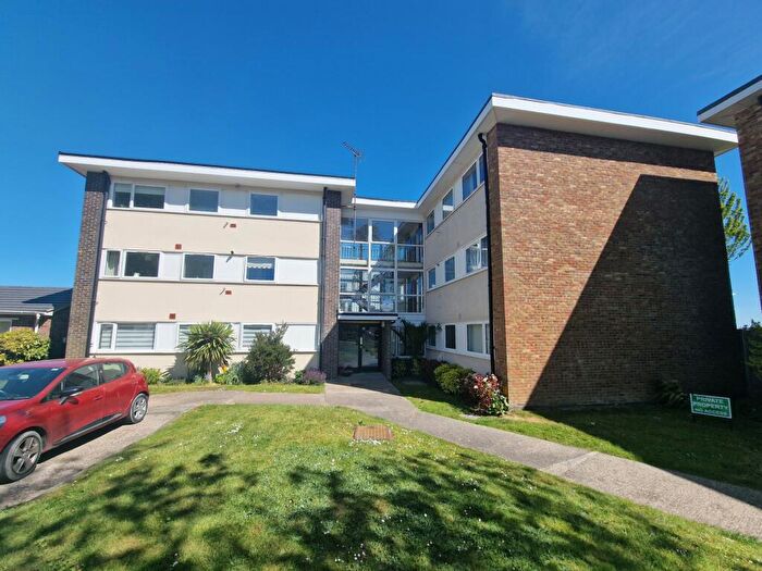 2 Bedroom Flat To Rent In Lord Warden Avenue, Walmer, CT14