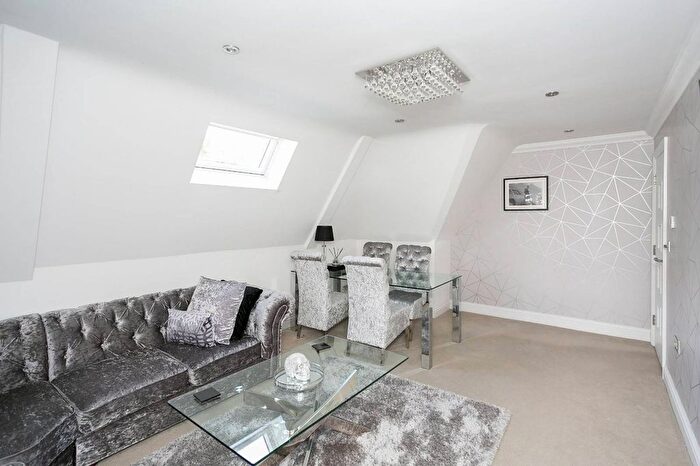 3 Bedroom Flat To Rent In Hempstead Road, Watford, Watford, WD17