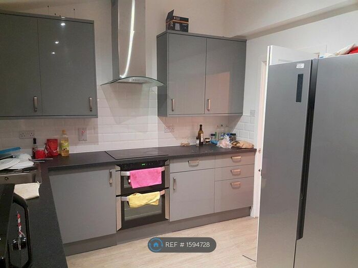 7 Bedroom Semi-Detached House To Rent In Bristol, Bristol, BS7