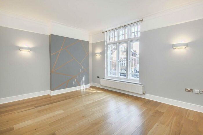 2 Bedroom Flat To Rent In The Green, London, W5
