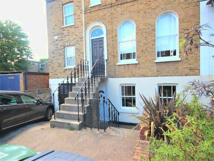 1 Bedroom Flat To Rent In East Avenue, London, E17