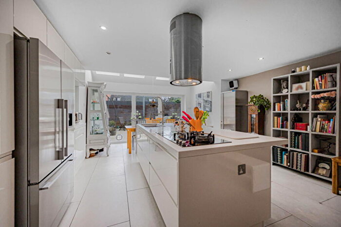 4 Bedroom Terraced House For Sale In Parsonage Gardens, Marlow, SL7