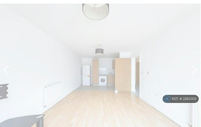 1 Bedroom Flat To Rent In Dolphin Approach, Romford, RM1