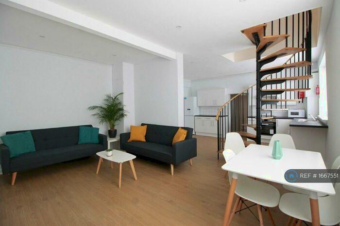 5 Bedroom Terraced House To Rent In Camden Mews, London, NW1