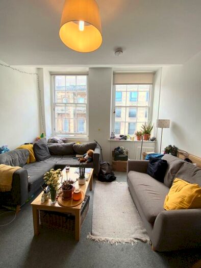 3 Bedroom Flat To Rent In South Bridge, Old Town, Edinburgh, EH1