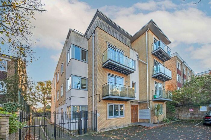 2 Bedroom Flat To Rent In Upper Richmond Road, London, SW15