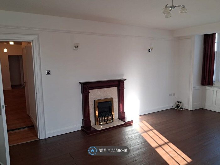 2 Bedroom Flat To Rent In Priory Gardens, Bristol, BS11