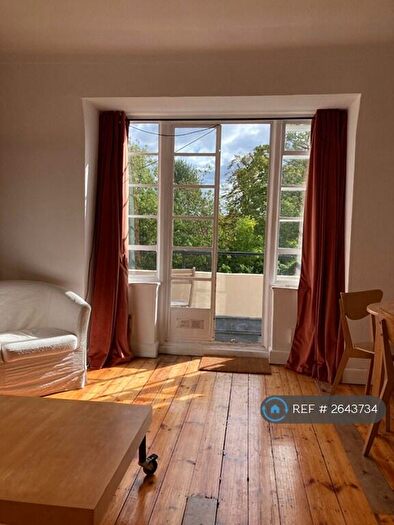 3 Bedroom Flat To Rent In Clissold Court, London, N4