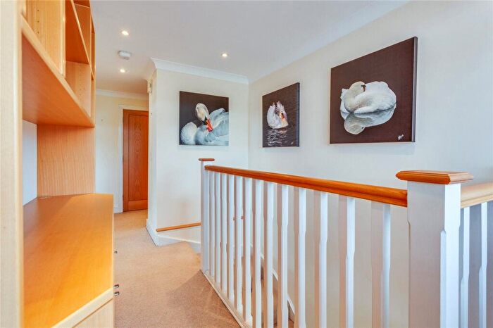 1 Bedroom Apartment For Sale In Meadow Road, Henley-on-Thames, Oxfordshire, RG9