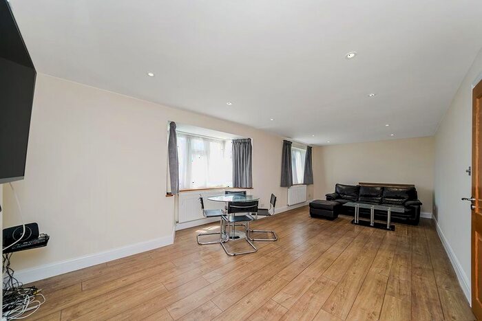 3 Bedroom End Of Terrace House To Rent In Orchard Way, Potters Bar, EN6