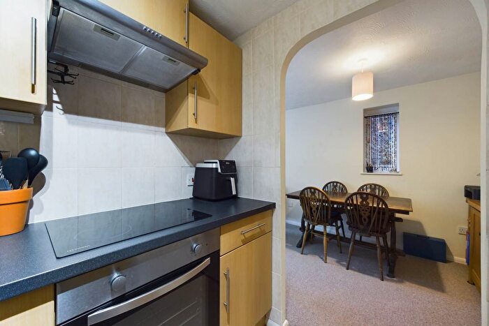 2 Bedroom Flat For Sale In Alexandra Road, Old Town, HP2