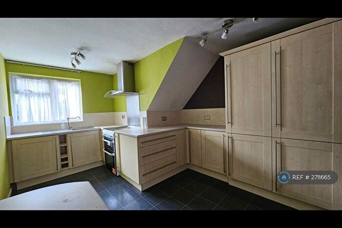 2 Bedroom Maisonette To Rent In Green Acres, Croydon, CR0