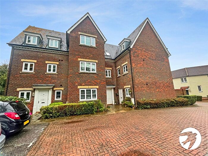 2 Bedroom Flat To Rent In Coe's Green, Chattenden, Rochester, Kent, ME3