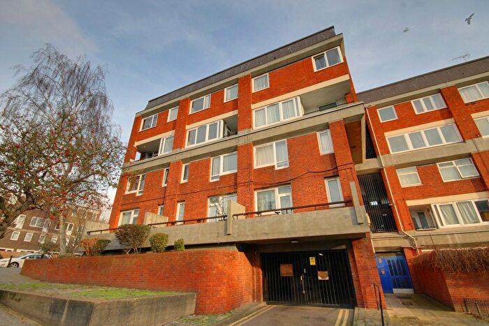 1 Bedroom Flat To Rent In Poplar High Street, London, E14