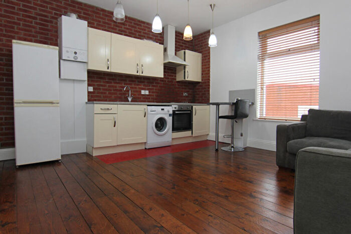 1 Bedroom Flat To Rent In Market Street, Droylsden, M43